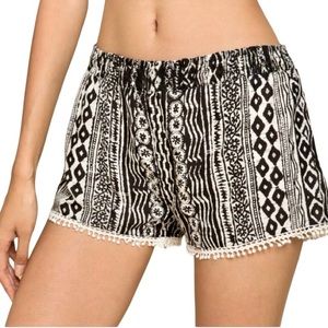 RAGA Shorts Black White Tribal Print Shorts Crochet Trim Beach NWT Size Medium
